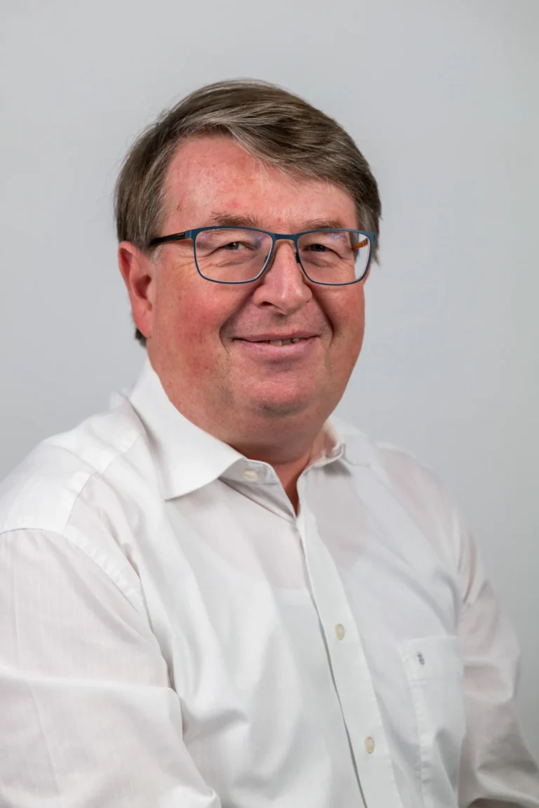 Herr Fiebes, Außendienstmitarbeiter bei DISCHER Technik, Portraitfoto
