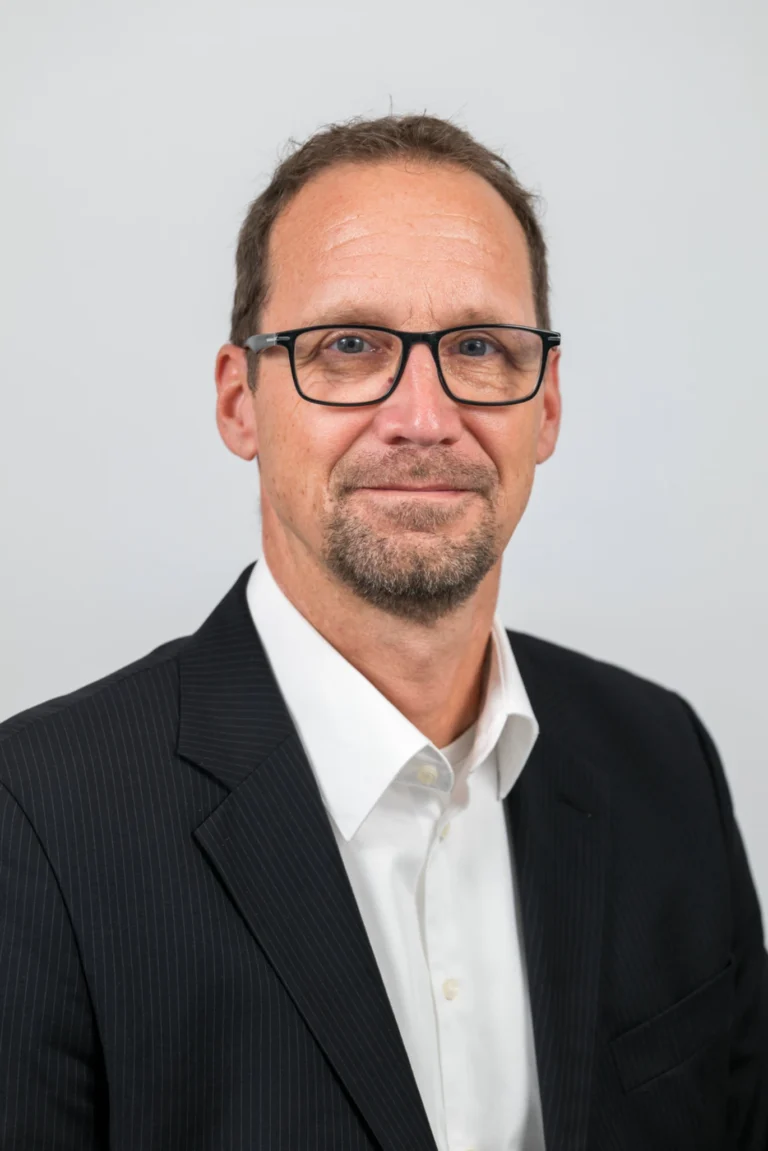 Herr Ordon, Vertriebsleiter bei DISCHER Technik, Portraitfoto